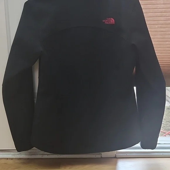 North Face women's M black and pink jacket - Picture 2 of 4
